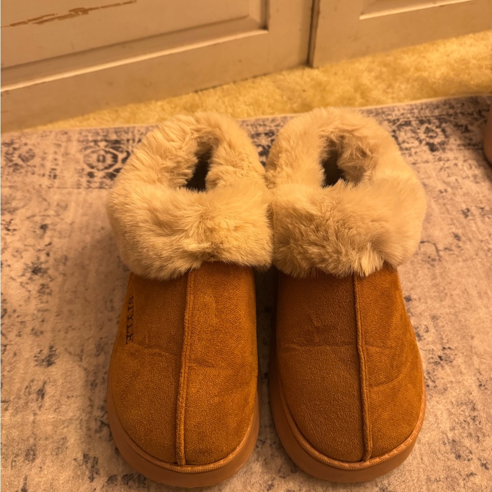 Style Rack Tan Ankle Boots with Cream Fur